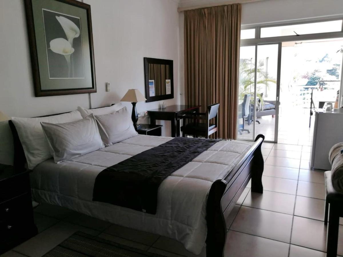 Sunset Boulevard Riverlodge Парл Экстерьер фото
